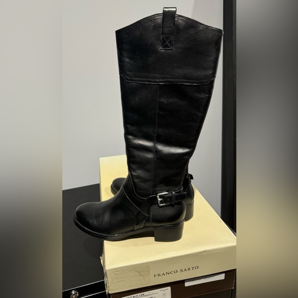 Stylish new never worn leather boots in size 6.5 - Picture 1 of 5